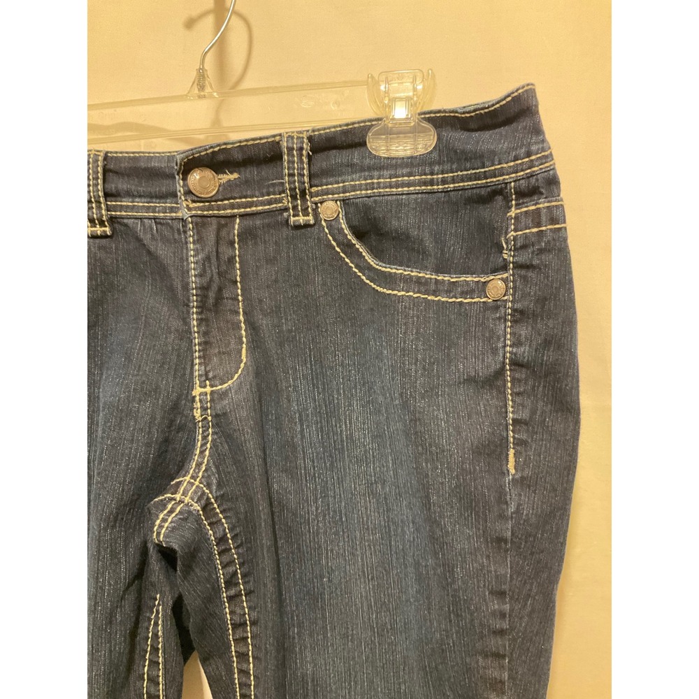 Dark Wash Denim Capri Jeans with Contrast Stitching and Embroidered Back Pockets - Picture 2 of 11